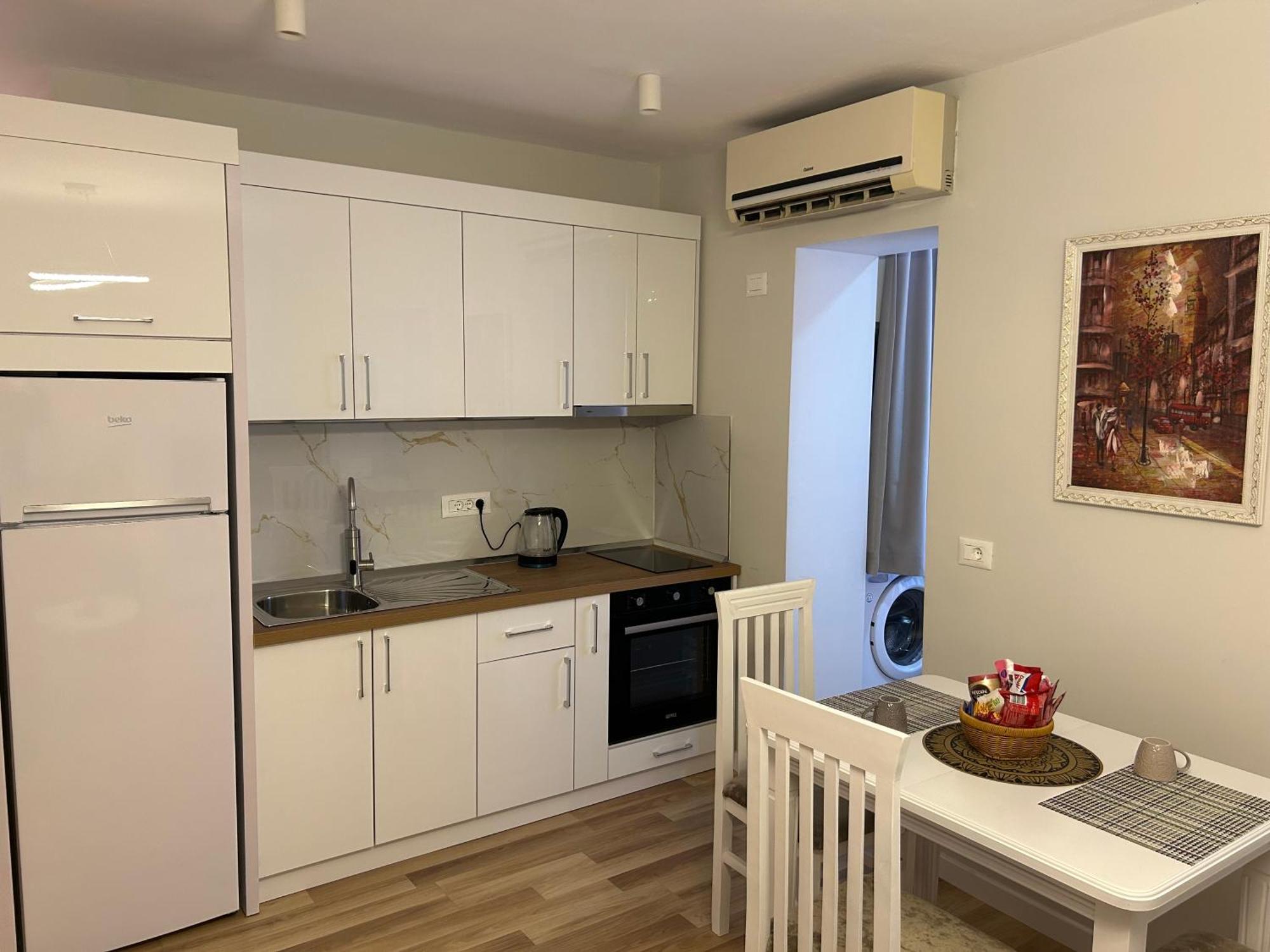 Skanderbeg Apartament Lejlighed Tirana Eksteriør billede